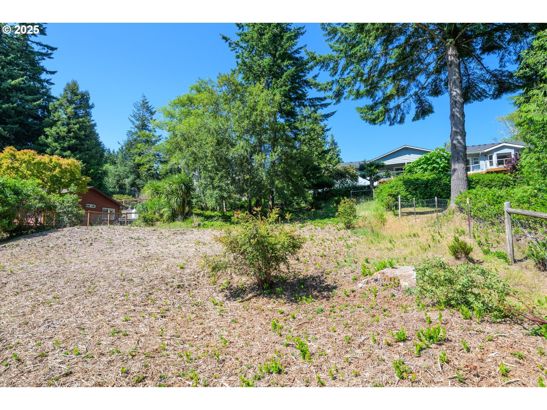 View Loop, Unit 3 Florence, OR 97439 - Photo 5 of 15 a view of a yard with plants and a bench
