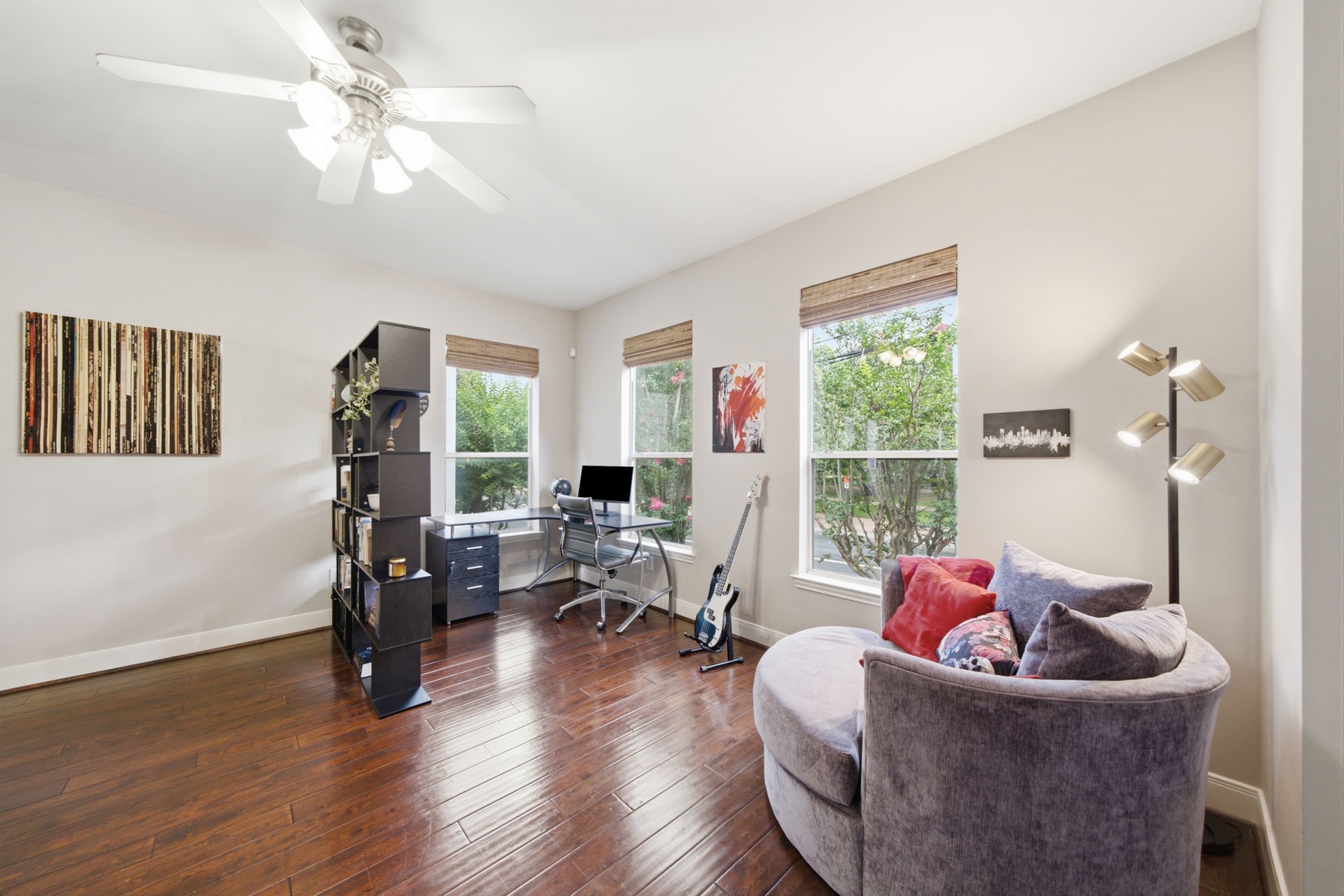 1716 Elgin Street Houston, TX 77004 - Photo 18 of 35 This space is adjacent to the living room.
