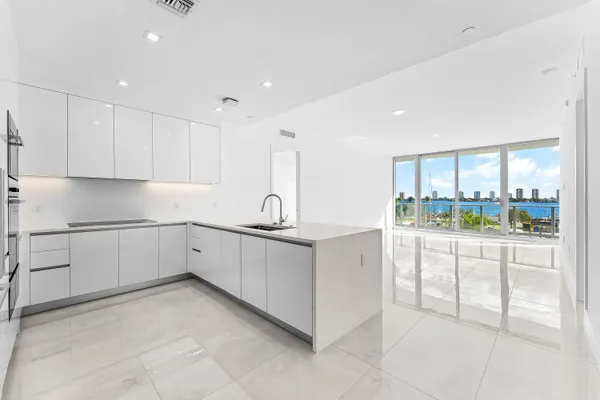 $11,500 | 220 Lake Shore Drive, Unit 304, Lake Park, FL 33403