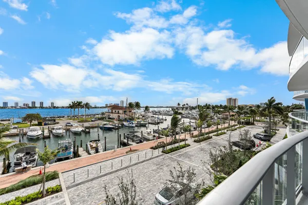 $11,500 | 220 Lake Shore Drive, Unit 304, Lake Park, FL 33403