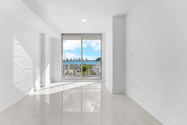 $11,500 | 220 Lake Shore Drive, Unit 304, Lake Park, FL 33403