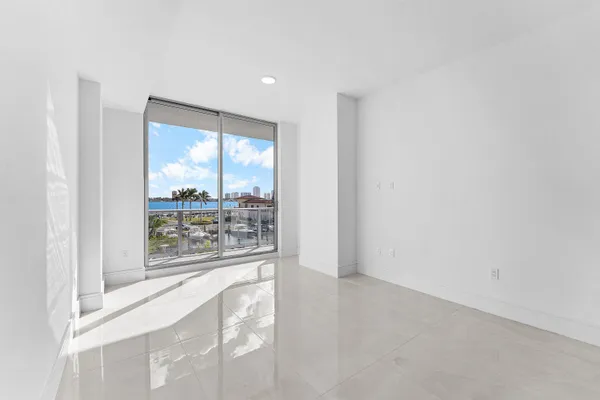 $11,500 | 220 Lake Shore Drive, Unit 304, Lake Park, FL 33403