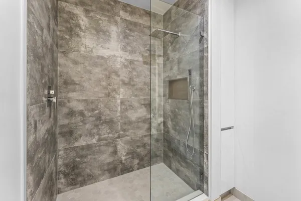 $11,500 | 220 Lake Shore Drive, Unit 304, Lake Park, FL 33403