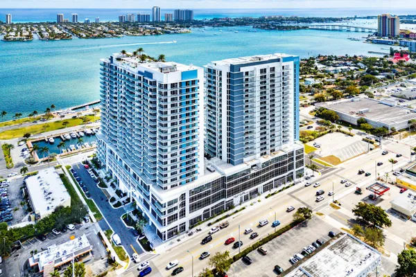$11,500 | 220 Lake Shore Drive, Unit 304, Lake Park, FL 33403