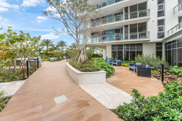 $11,500 | 220 Lake Shore Drive, Unit 304, Lake Park, FL 33403