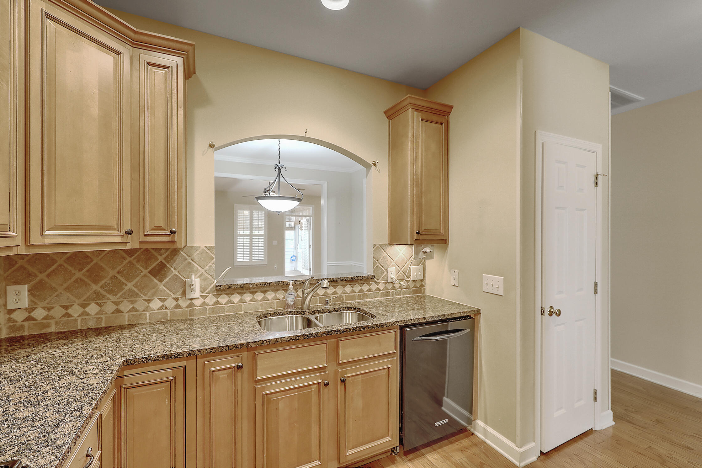 125 Fresh Meadow Lane Mount Pleasant, SC 29466 - Photo 12 of 40 Kitchen