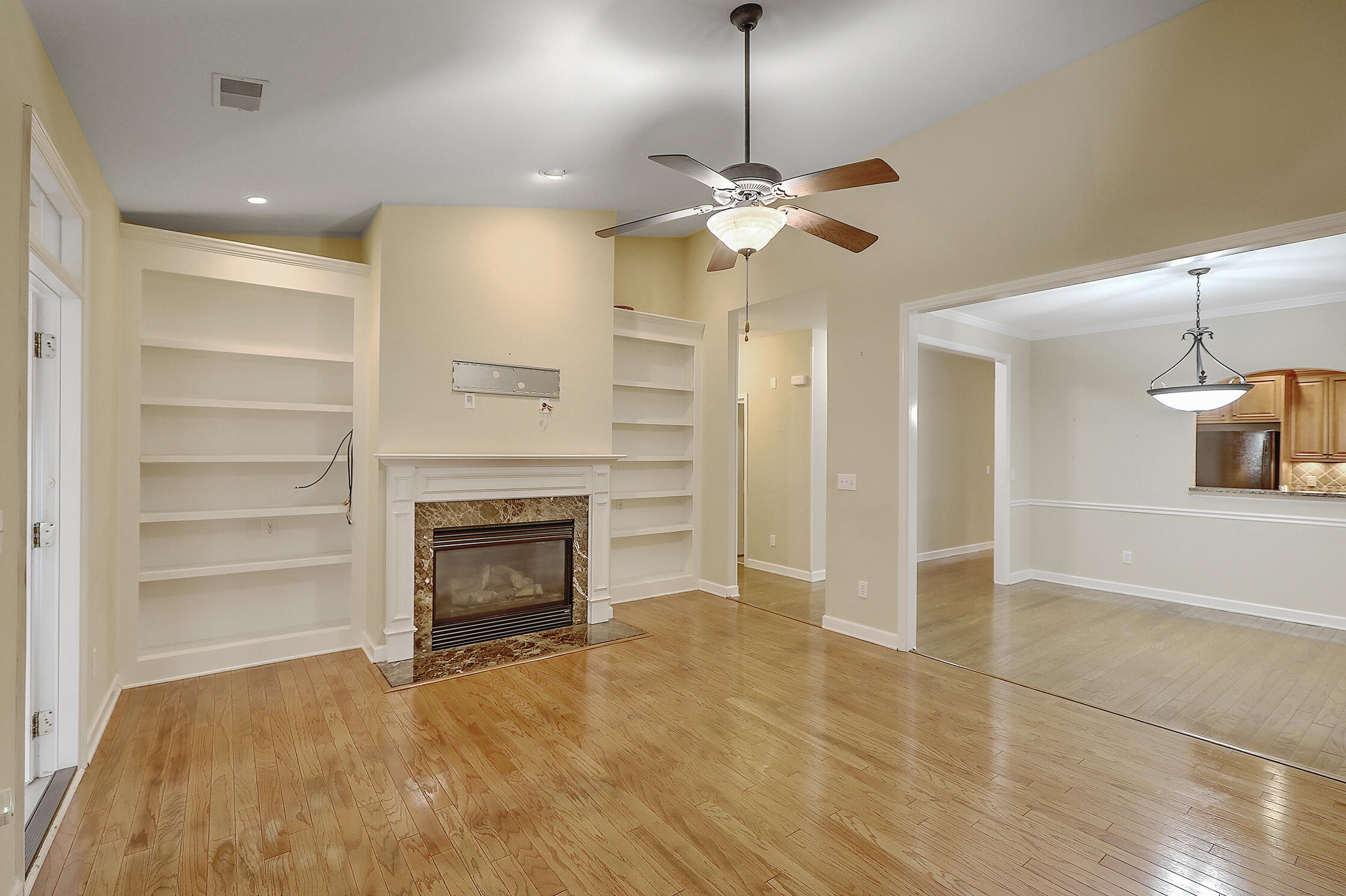 125 Fresh Meadow Lane Mount Pleasant, SC 29466 - Photo 17 of 40 Living Room