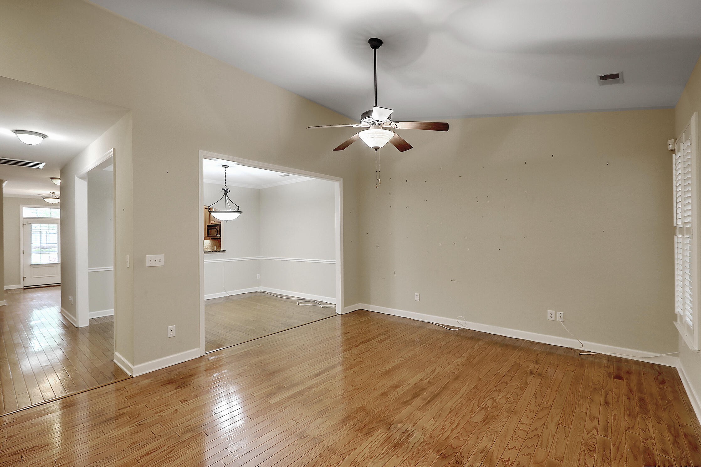 125 Fresh Meadow Lane Mount Pleasant, SC 29466 - Photo 18 of 40 Living Room
