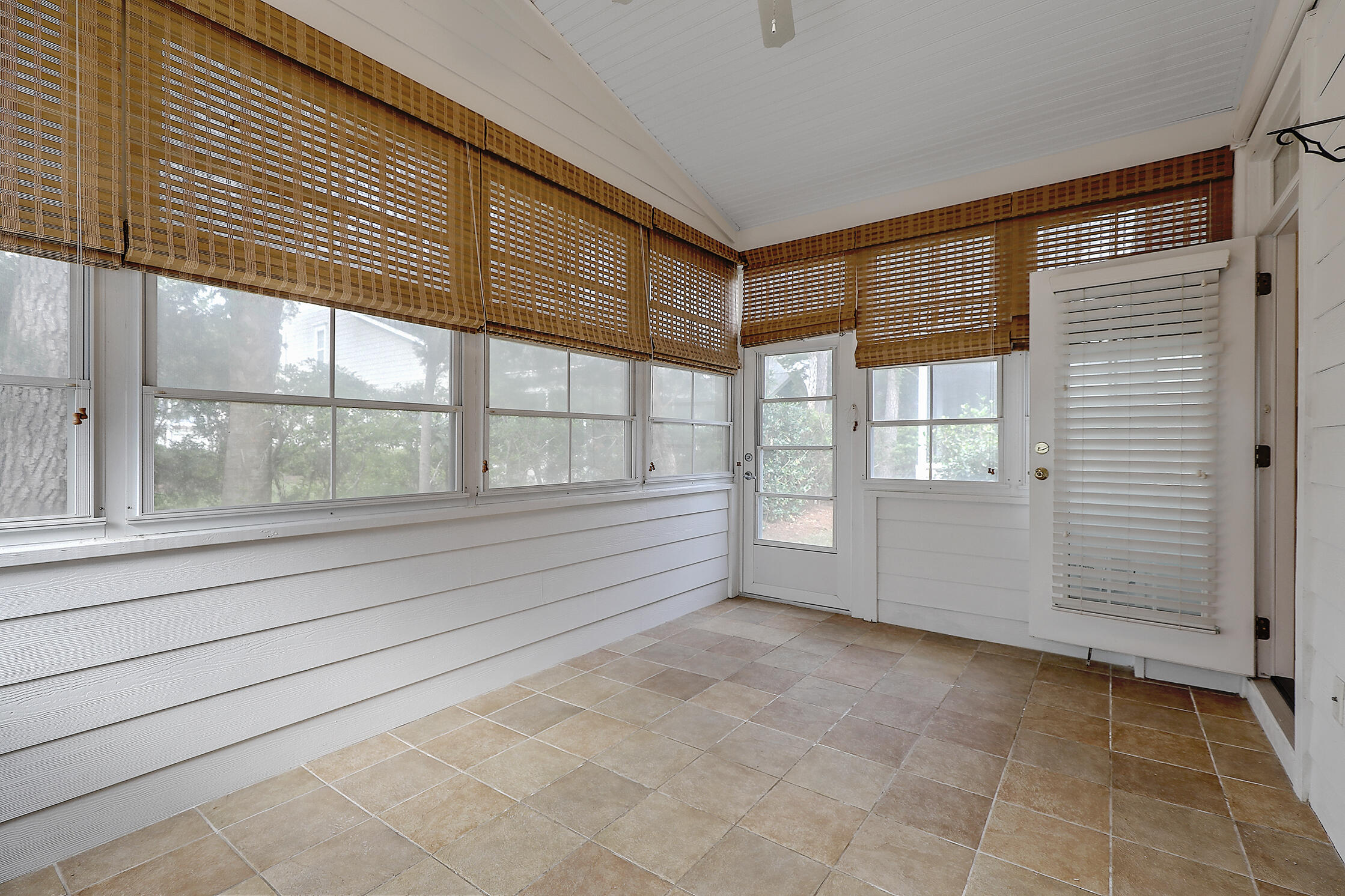 125 Fresh Meadow Lane Mount Pleasant, SC 29466 - Photo 20 of 40 Sunroom