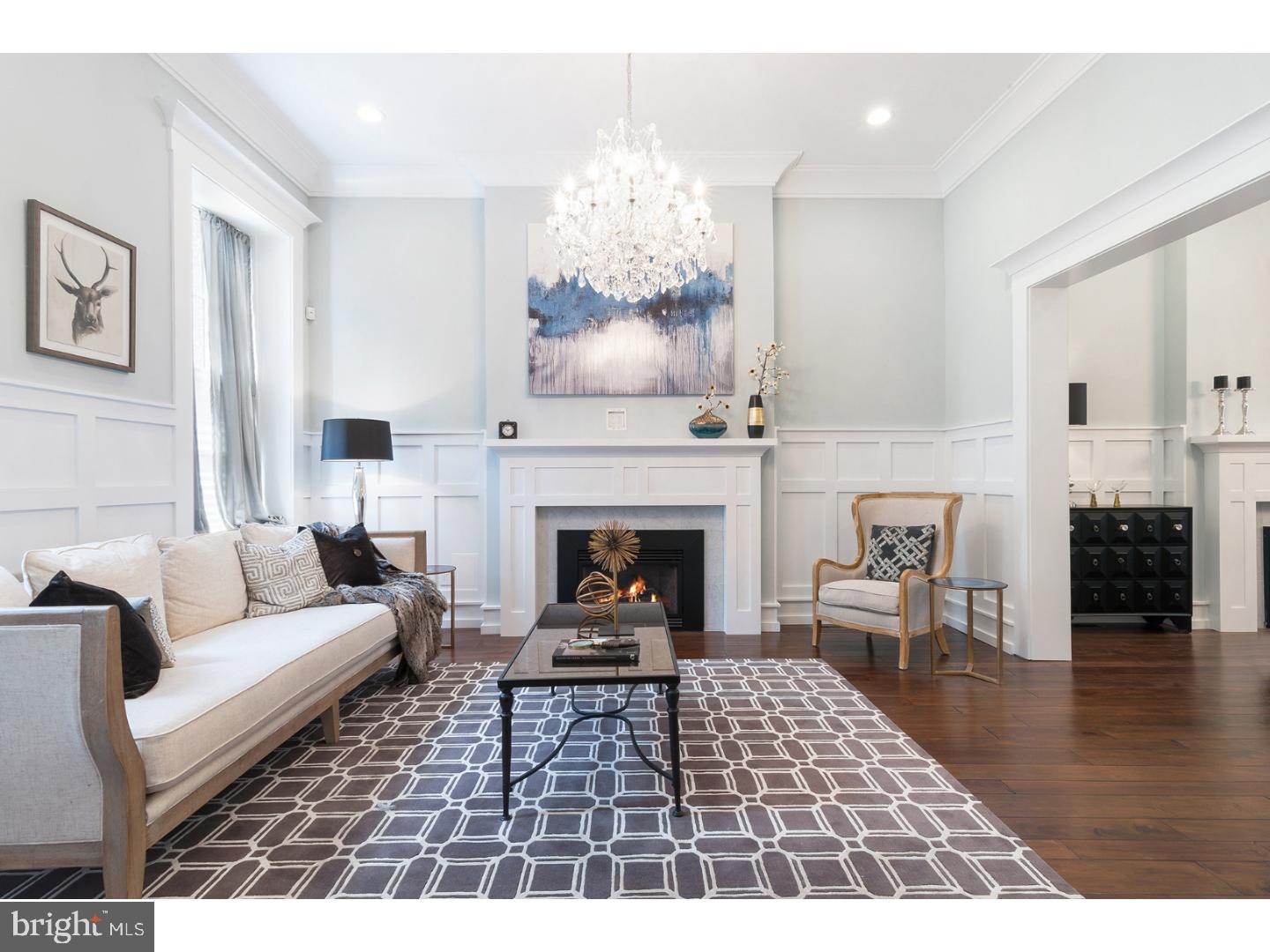 907 Pine Street Philadelphia, PA 19107 - Photo 2 of 25 Living Room