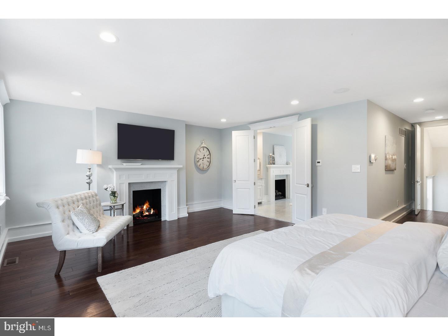 907 Pine Street Philadelphia, PA 19107 - Photo 18 of 25 Master Bedroom