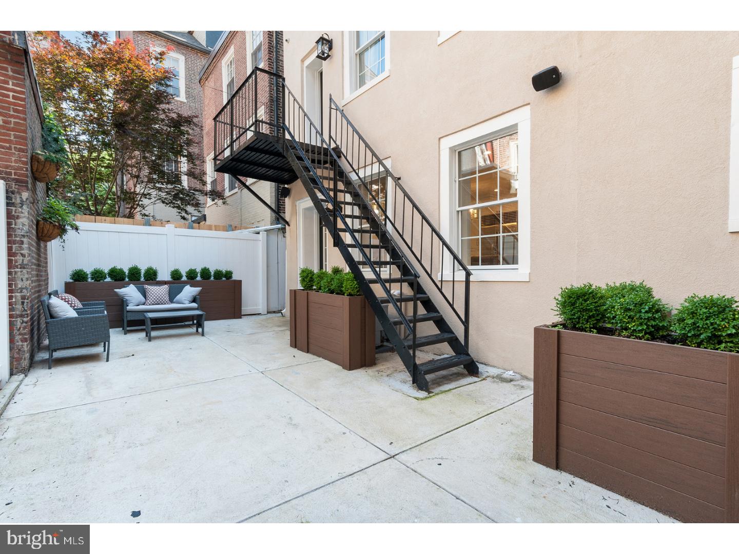 907 Pine Street Philadelphia, PA 19107 - Photo 24 of 25 Side Yard