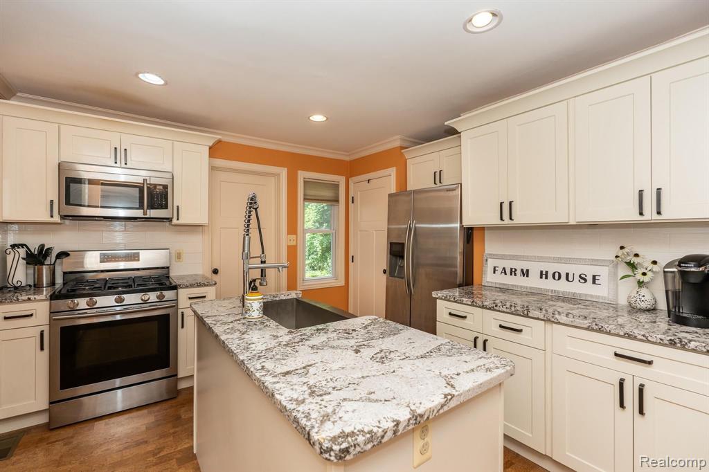 2341 West Auburn Road Rochester Hills, MI 48309 - Photo 7 of 57