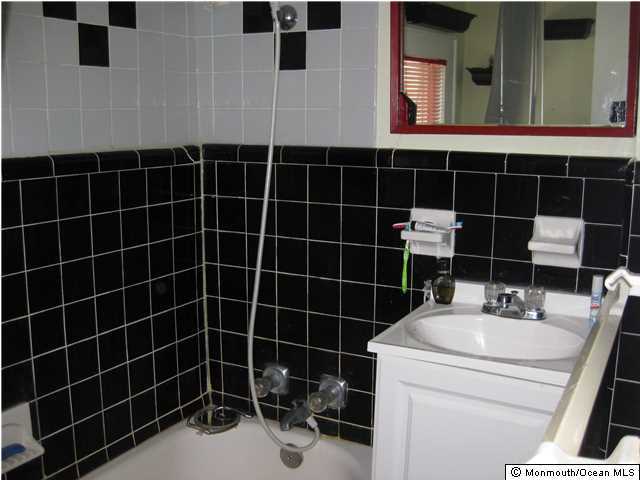 19 Griffin Street Monmouth Beach, NJ 07750 - Photo 17 of 20 Bathroom
