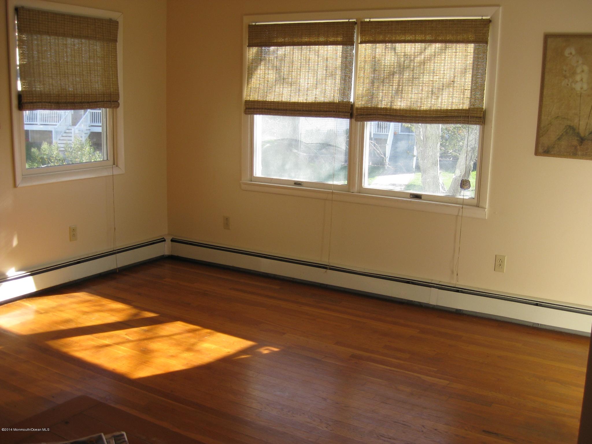 19 Griffin Street Monmouth Beach, NJ 07750 - Photo 4 of 20 Sitting Area