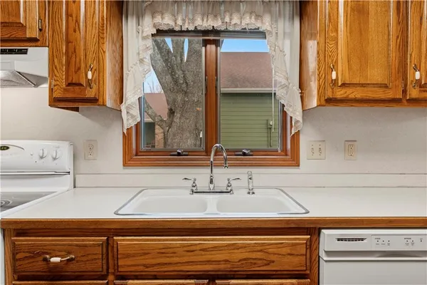 $228,000 | 802 Timberbrook Drive, Nevada, MO 64772