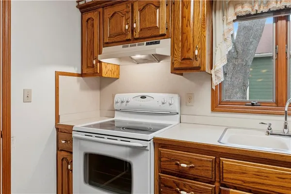 $228,000 | 802 Timberbrook Drive, Nevada, MO 64772