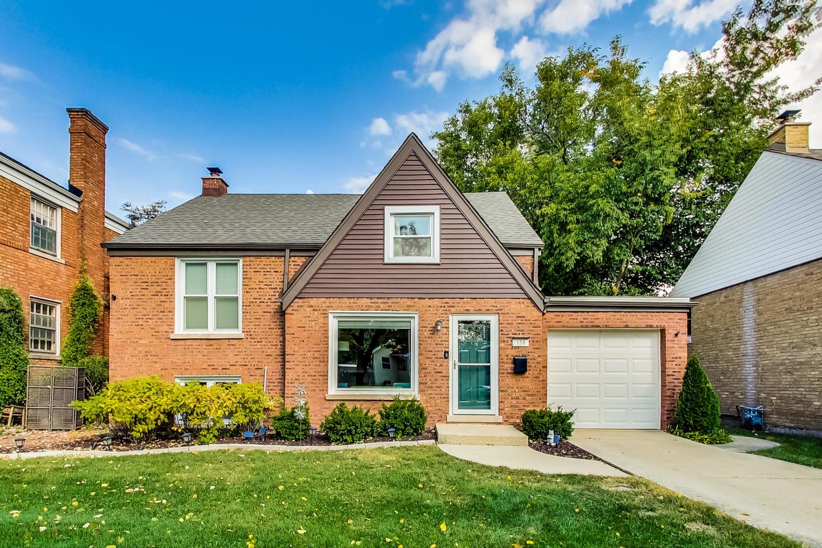 138 Northgate Road Riverside, IL 60546 - Photo 1 of 30 front view of a house and a yard