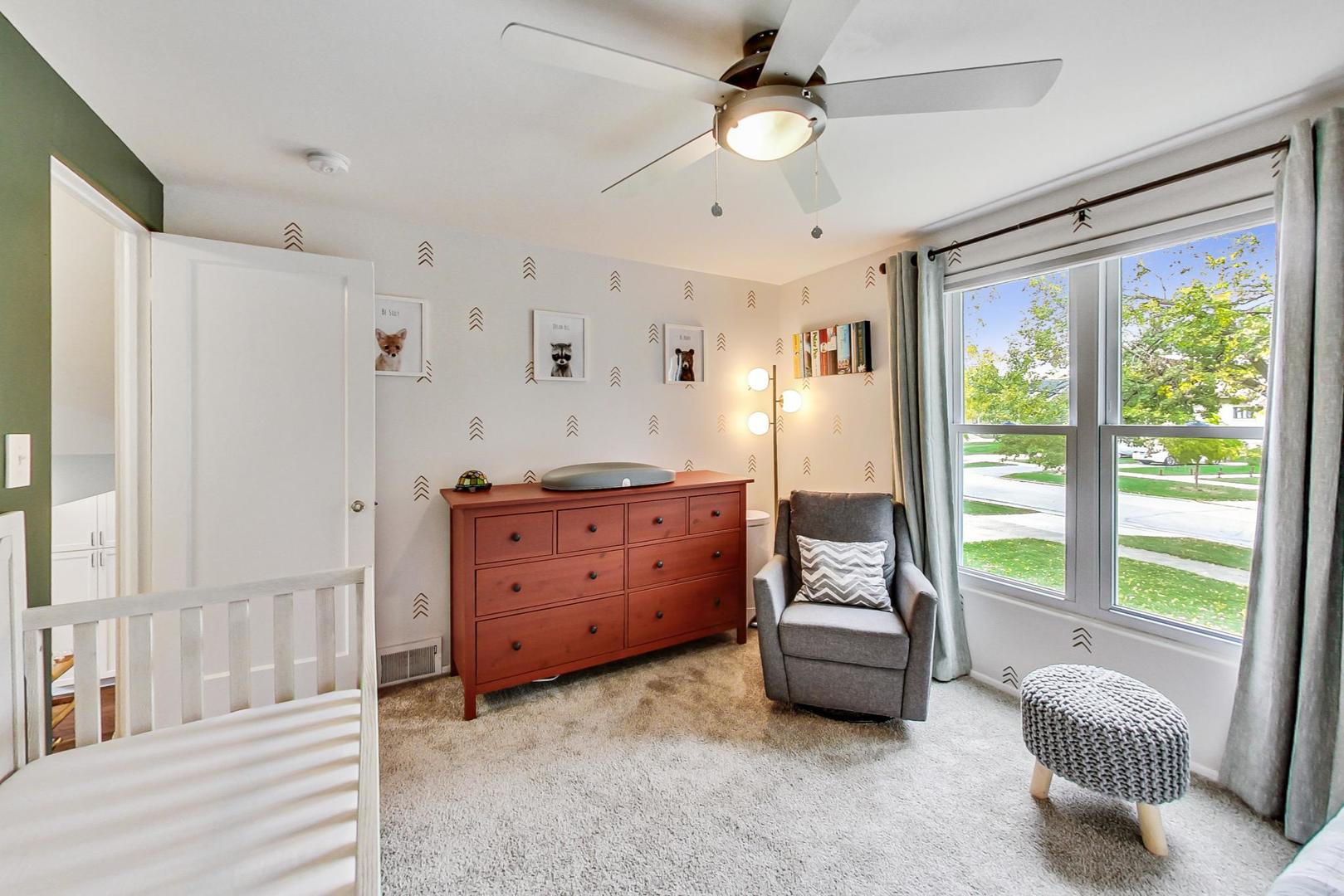 138 Northgate Road Riverside, IL 60546 - Photo 18 of 30 a bedroom with a bed and a window