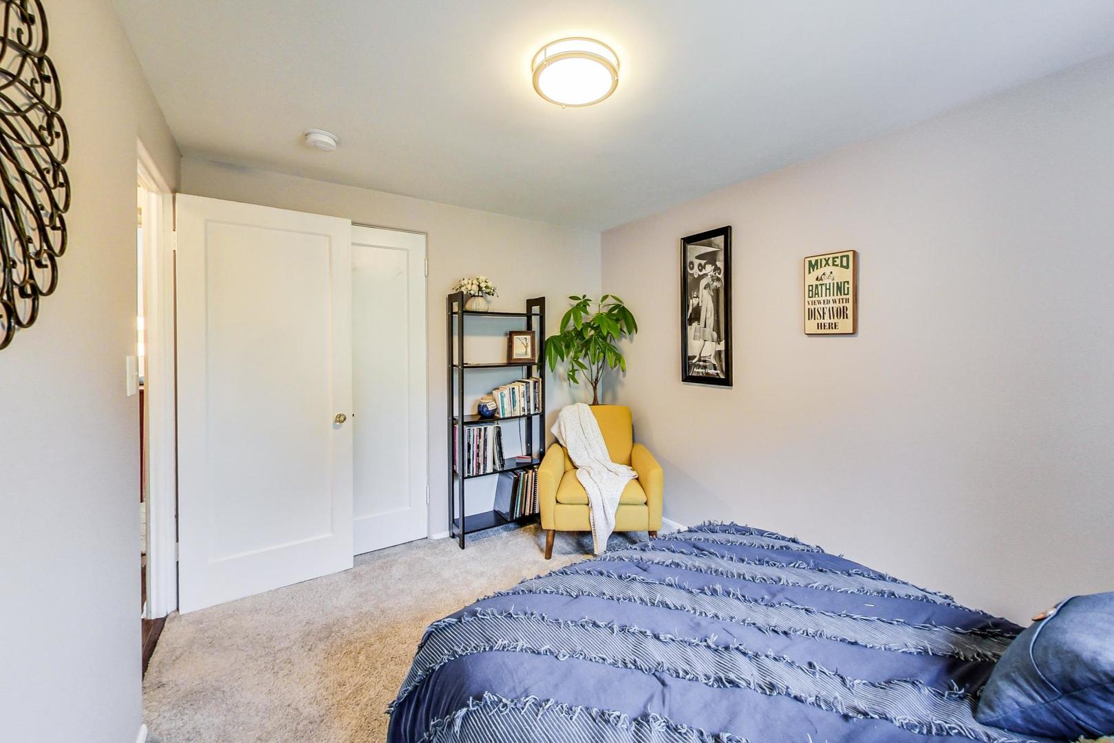 138 Northgate Road Riverside, IL 60546 - Photo 22 of 30 a bedroom with a bed and a window
