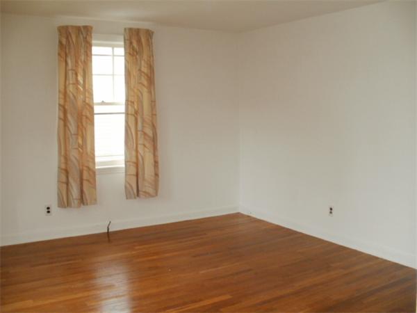 126 Merida Street Springfield, MA 01104 - Photo 3 of 16