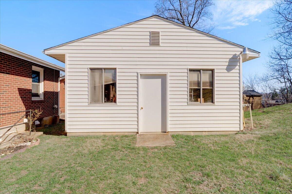 212 Cherryhill Road Northwest Roanoke, VA 24017 - Photo 14 of 30 a view of a house with a yard