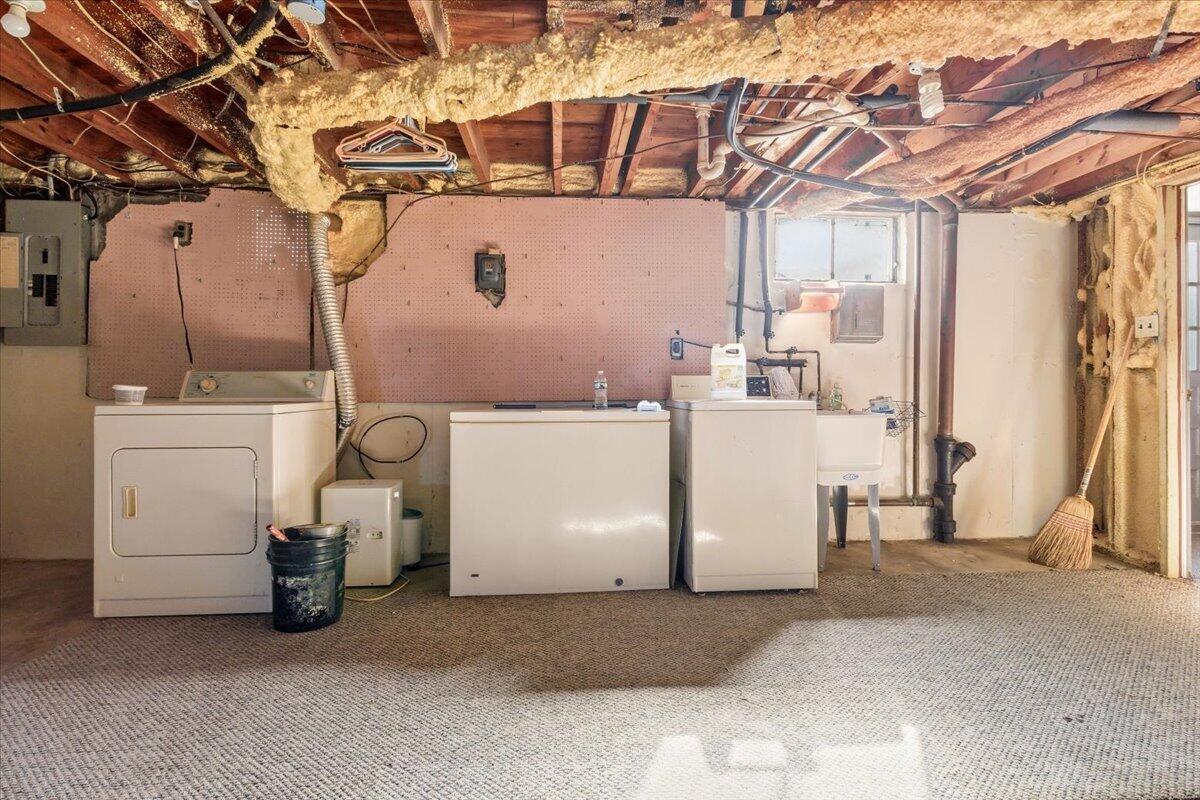 212 Cherryhill Road Northwest Roanoke, VA 24017 - Photo 30 of 30 a utility room with dryer and washer