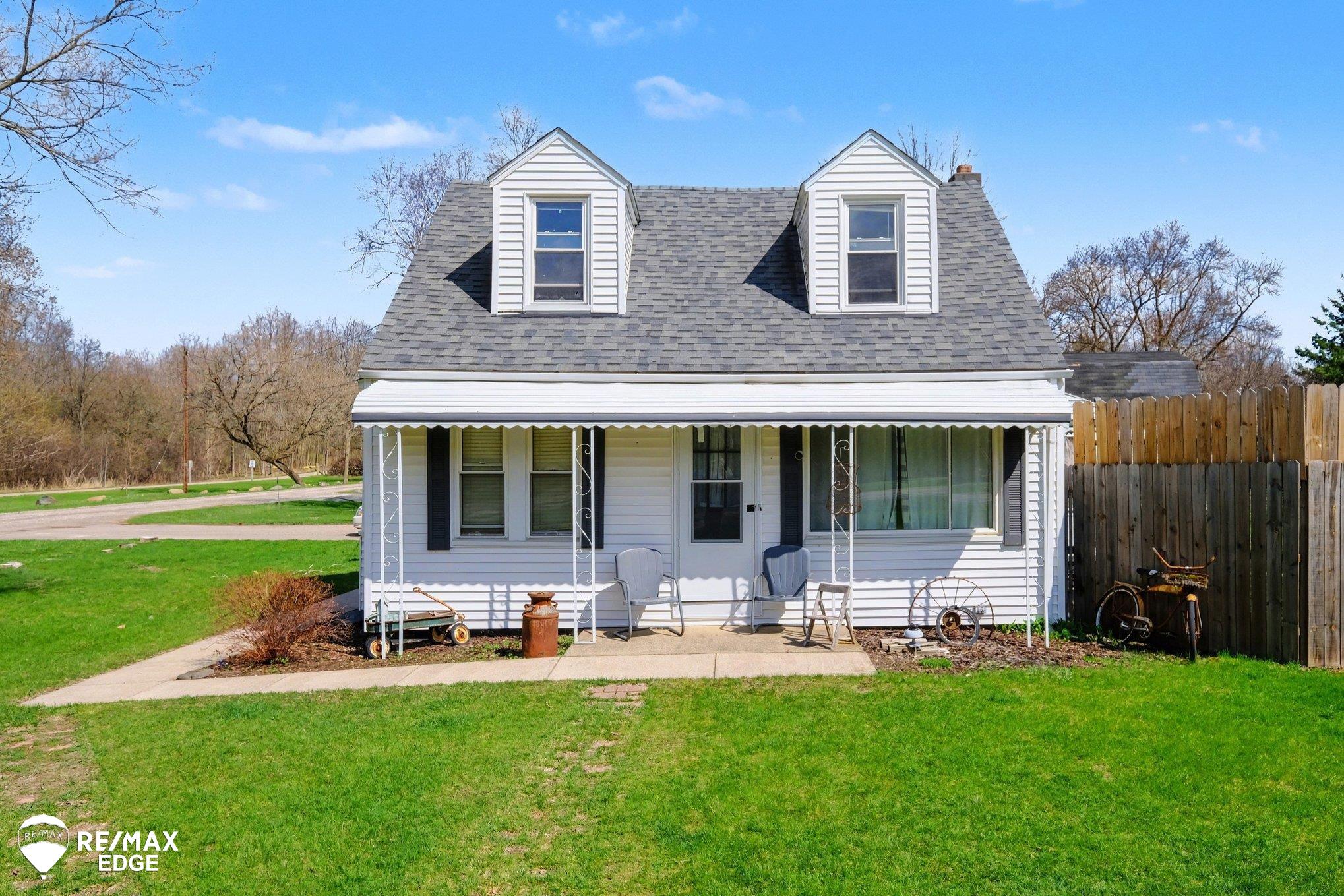 5206 Branch Road Flint, MI 48506 - Photo 2 of 25 50204519-b7f8122a-1e35-4dd4-be3b-ed1064a2f662.JPG