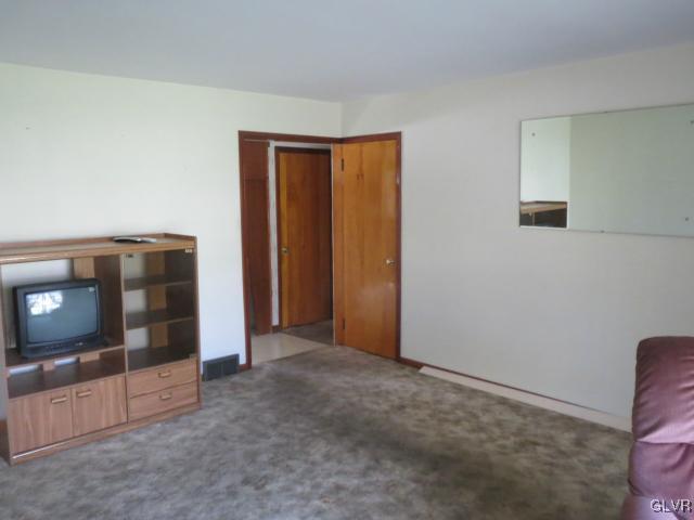 3232 Friedens Road Slatington, PA 18080 - Photo 5 of 26 Gallery Image 5
