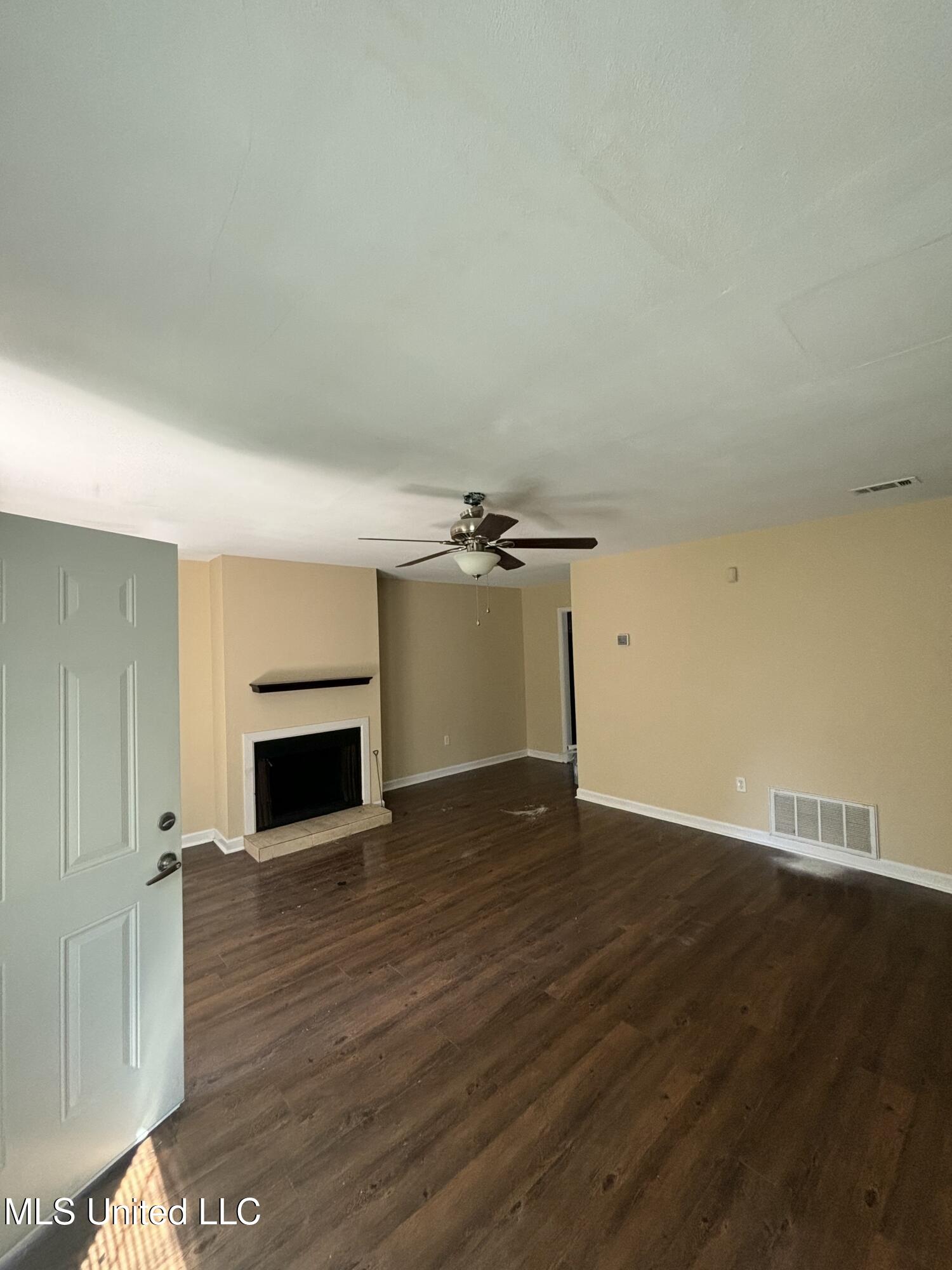 101 Via Don Ray Road, Unit D Long Beach, MS 39560 - Photo 4 of 4 Living Room