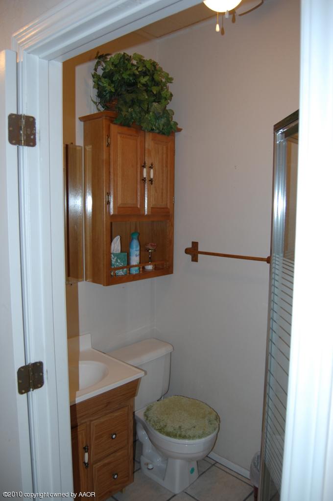 6706 Hatton Road Amarillo, TX 79110 - Photo 21 of 23 a bathroom with a toilet and a shower