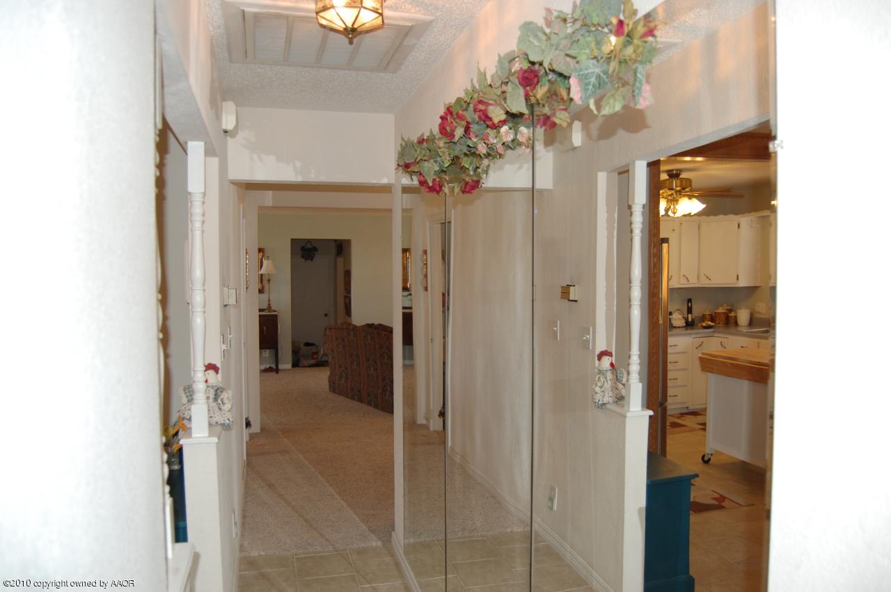 6706 Hatton Road Amarillo, TX 79110 - Photo 23 of 23 a view of a hallway and dining room