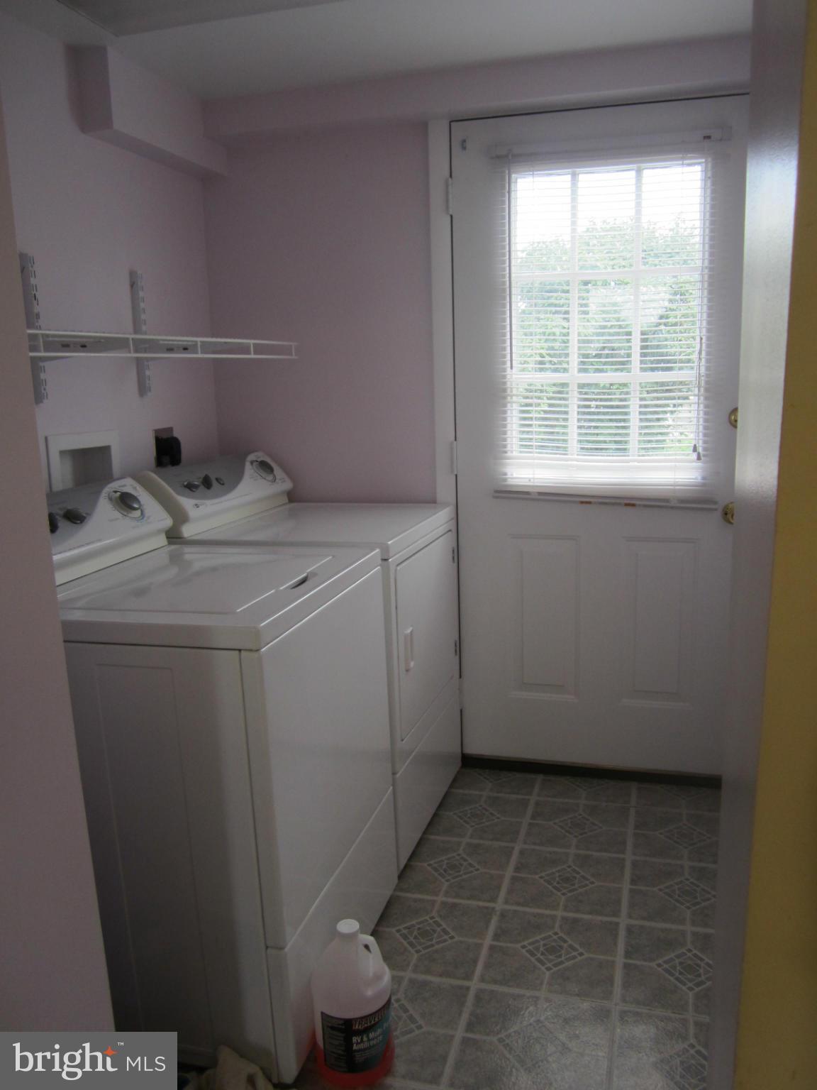 8043 Mapleville Road Boonsboro, MD 21713 - Photo 5 of 13 laundry/bath main floor