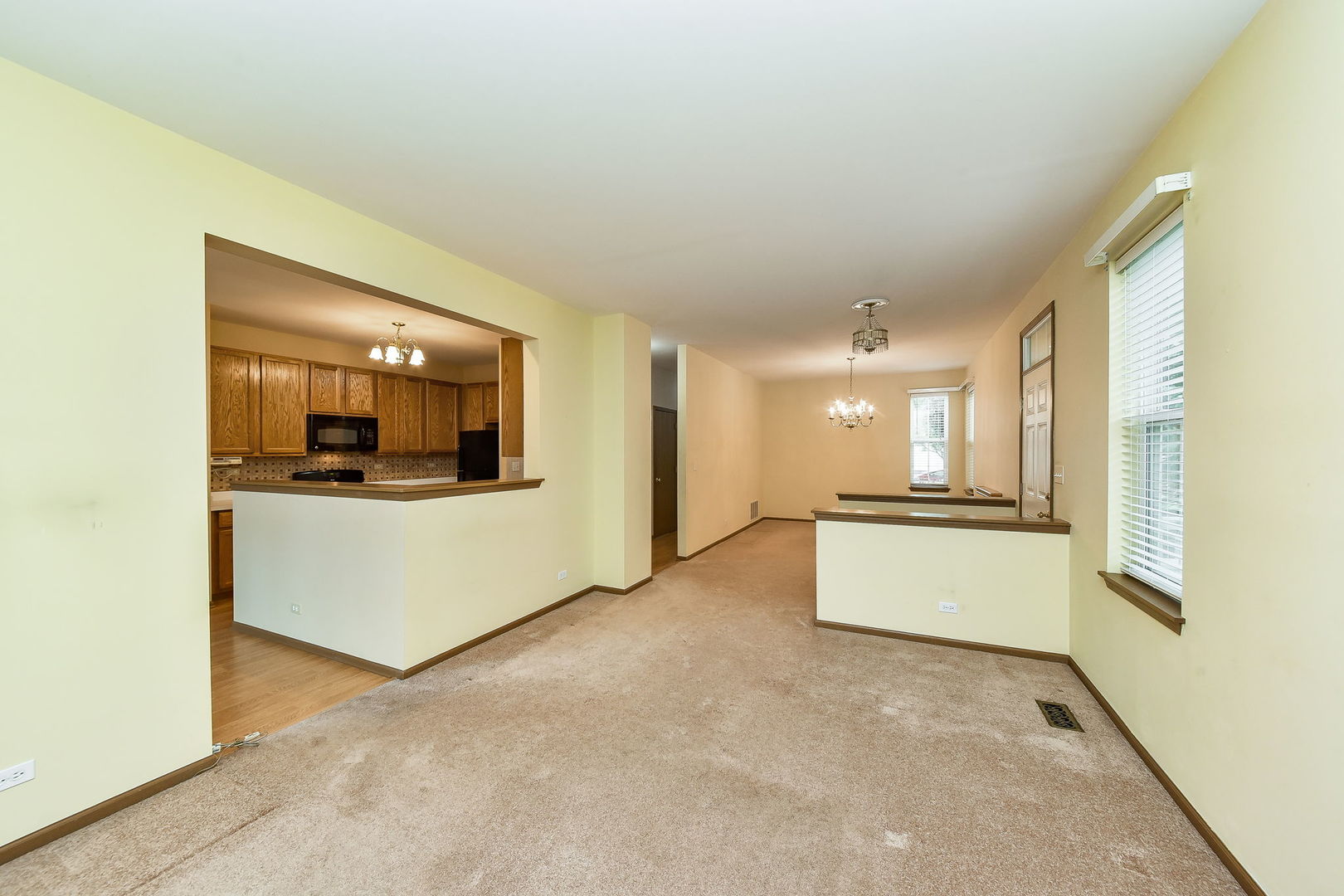 316 Grand Ridge Road St. Charles, IL 60175 - Photo 3 of 20