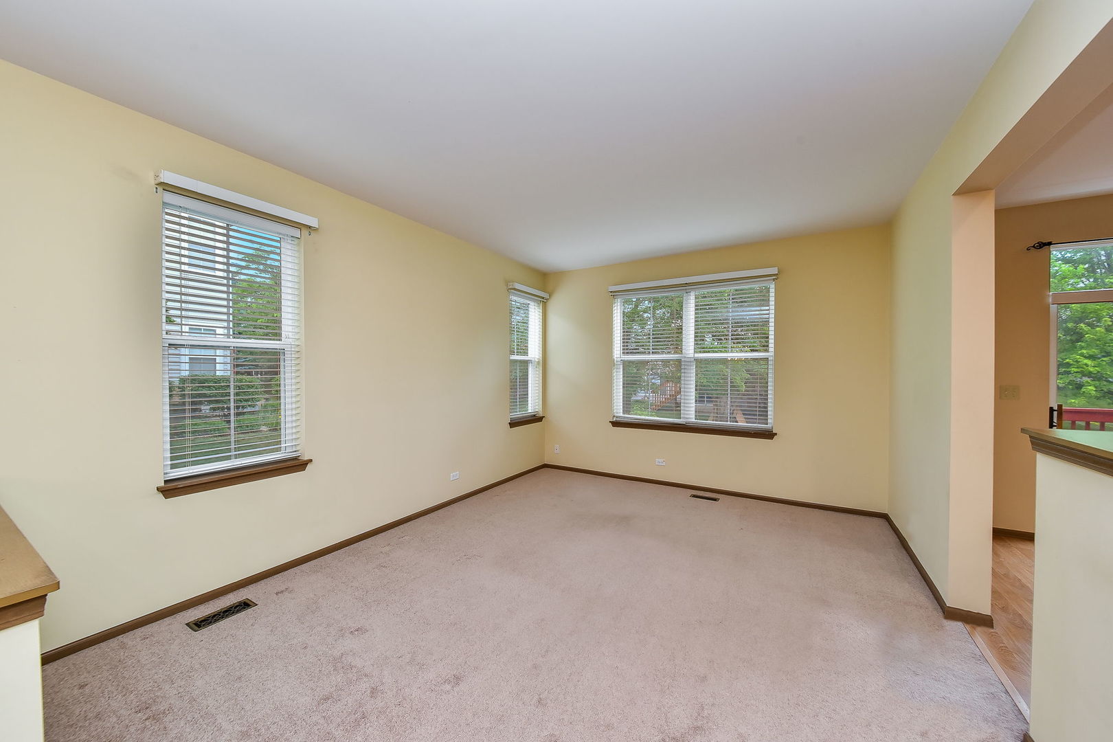 316 Grand Ridge Road St. Charles, IL 60175 - Photo 4 of 20