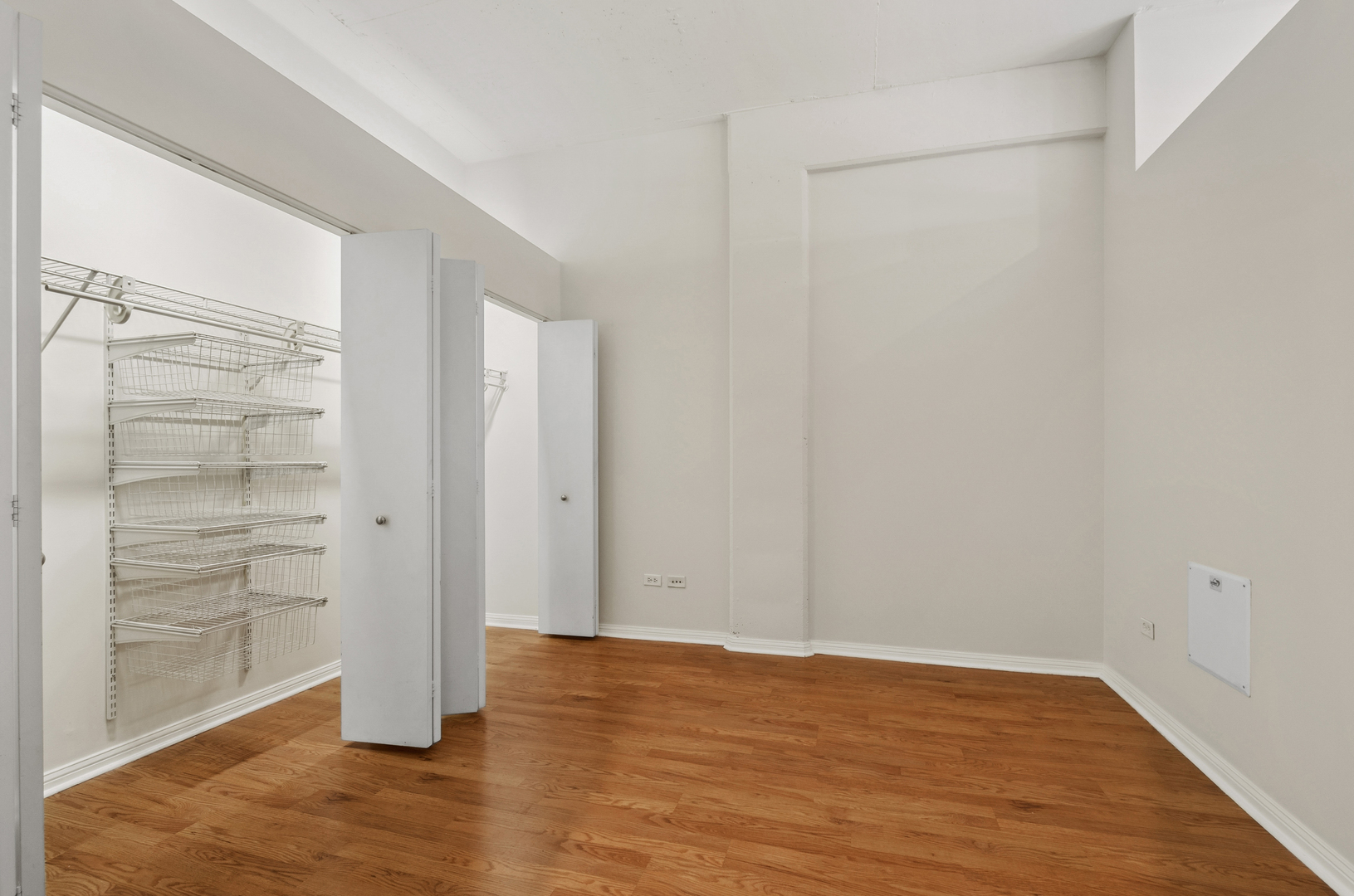 950 West Monroe Street, Unit 809 Chicago, IL 60607 - Photo 14 of 21 a view of empty room with wooden floor