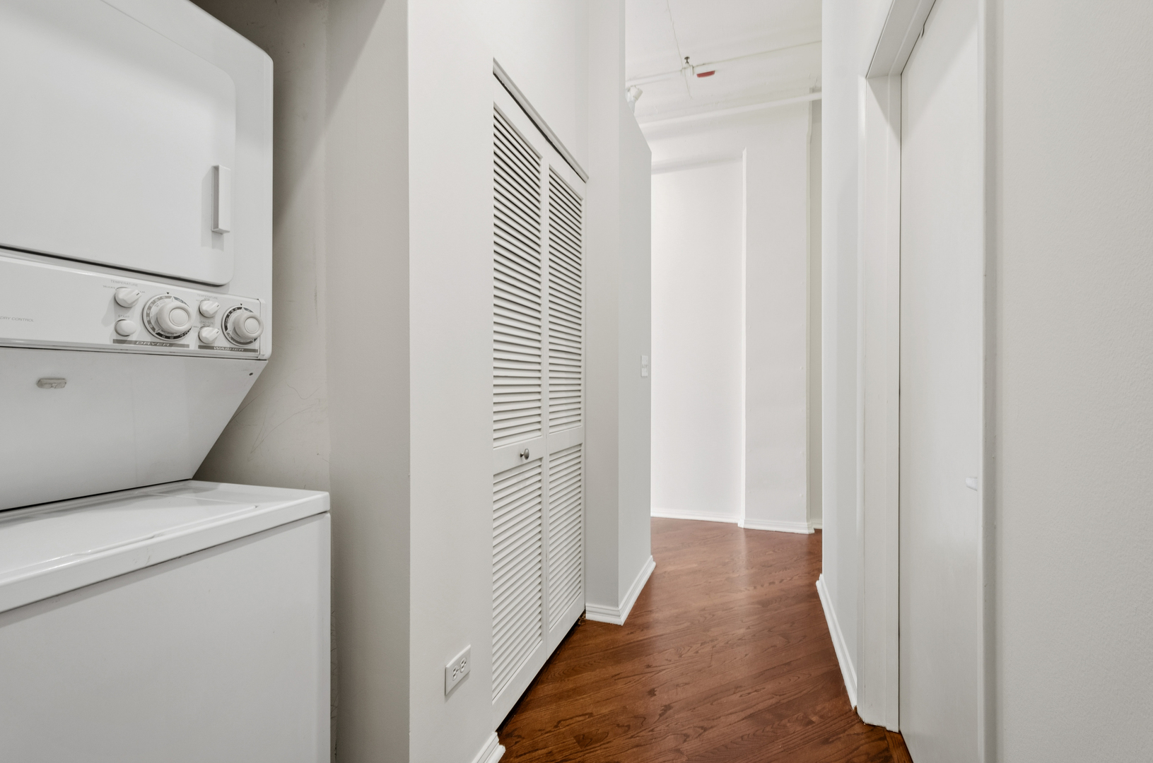 950 West Monroe Street, Unit 809 Chicago, IL 60607 - Photo 16 of 21 a view of a hallway with washer and dryer