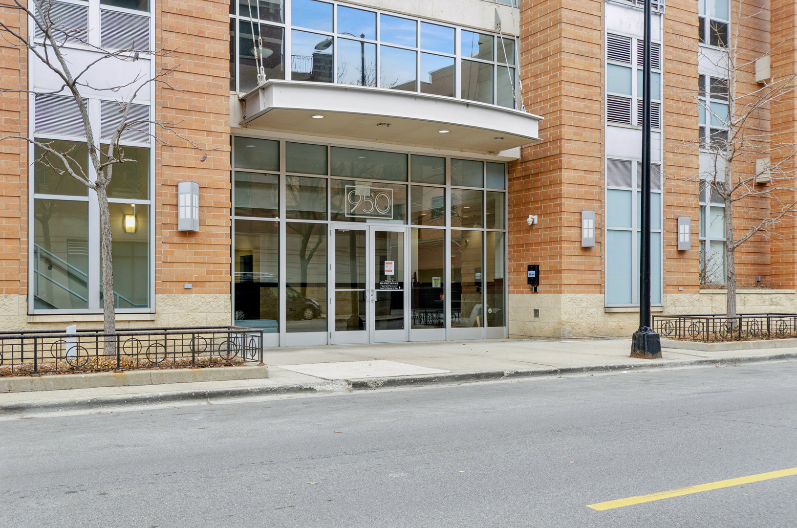 950 West Monroe Street, Unit 809 Chicago, IL 60607 - Photo 2 of 21 front view of a brick building