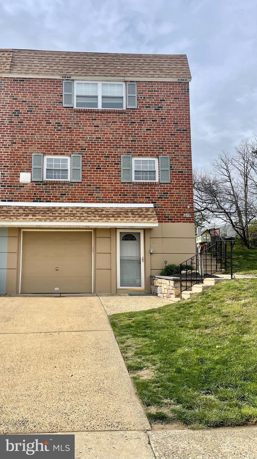 8526 Bridle Road Philadelphia, PA 19111 - Photo 2 of 54 Gallery Image 2