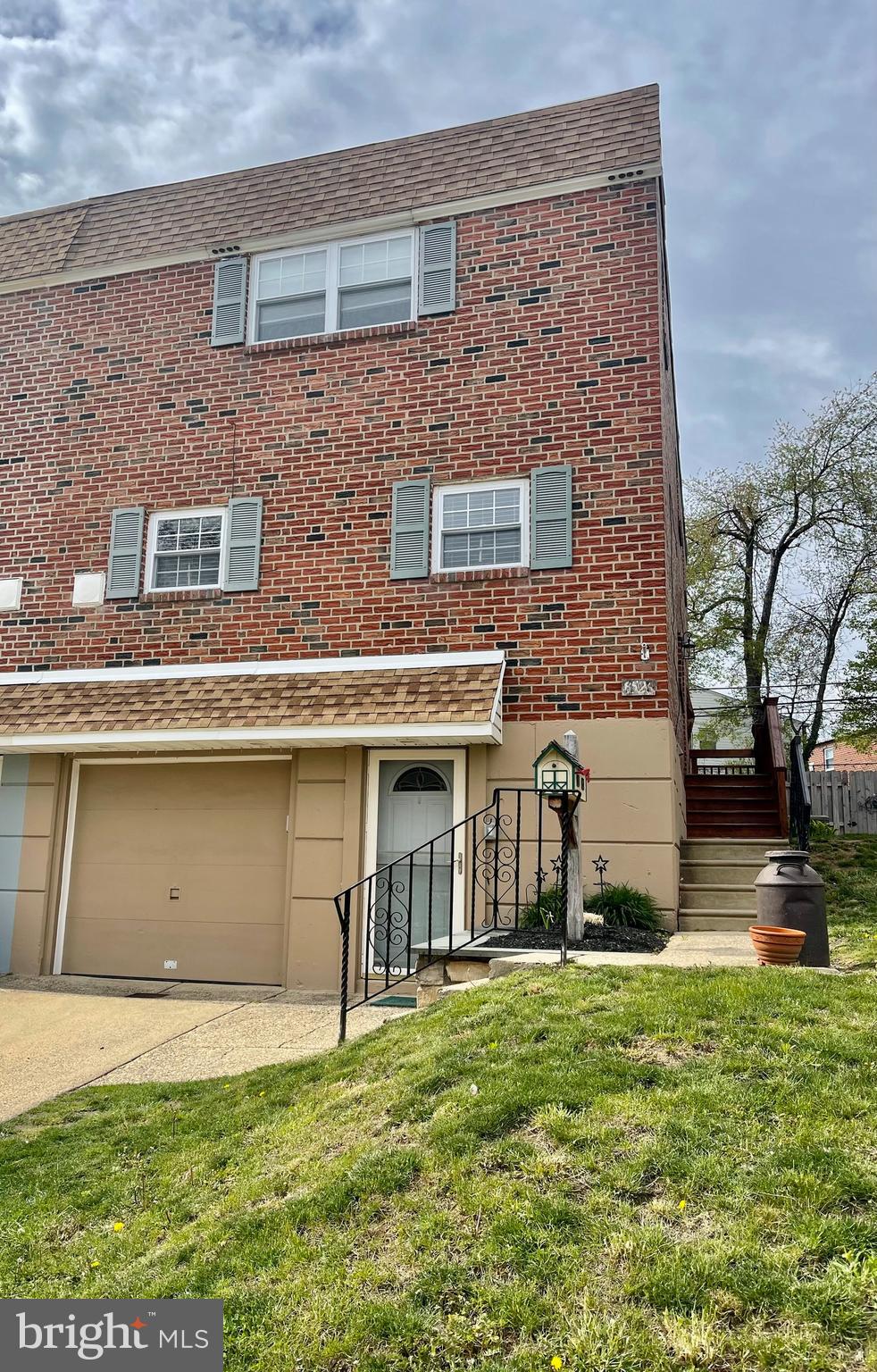 8526 Bridle Road Philadelphia, PA 19111 - Photo 3 of 54 Gallery Image 3