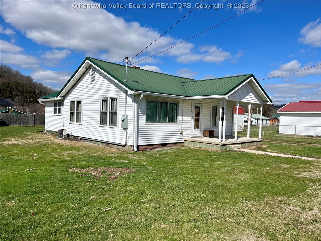 218 3rd Street Winfield, WV 25213 - Photo 4 of 26 Gallery Image 4