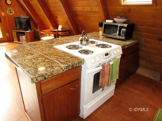 25311 Tahquitz Road Idyllwild, CA 92549 - Photo 12 of 40 Granite counters