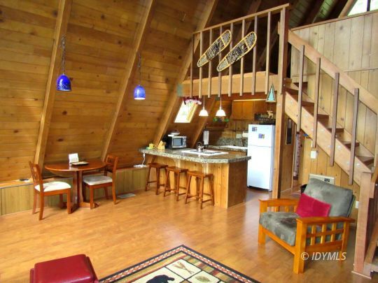 25311 Tahquitz Road Idyllwild, CA 92549 - Photo 24 of 40 Spacious living area