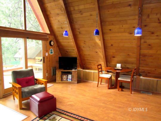 25311 Tahquitz Road Idyllwild, CA 92549 - Photo 28 of 40 Living area