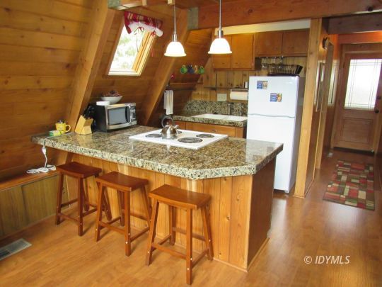 25311 Tahquitz Road Idyllwild, CA 92549 - Photo 4 of 40 Breakfast bar