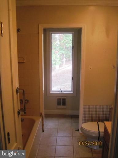 355 Rt 28 Berkeley Springs Berkeley Springs, WV 25411 - Photo 21 of 24 a bathroom with a bathtub and window