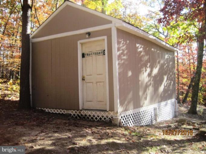 355 Rt 28 Berkeley Springs Berkeley Springs, WV 25411 - Photo 23 of 24 a side view of a house