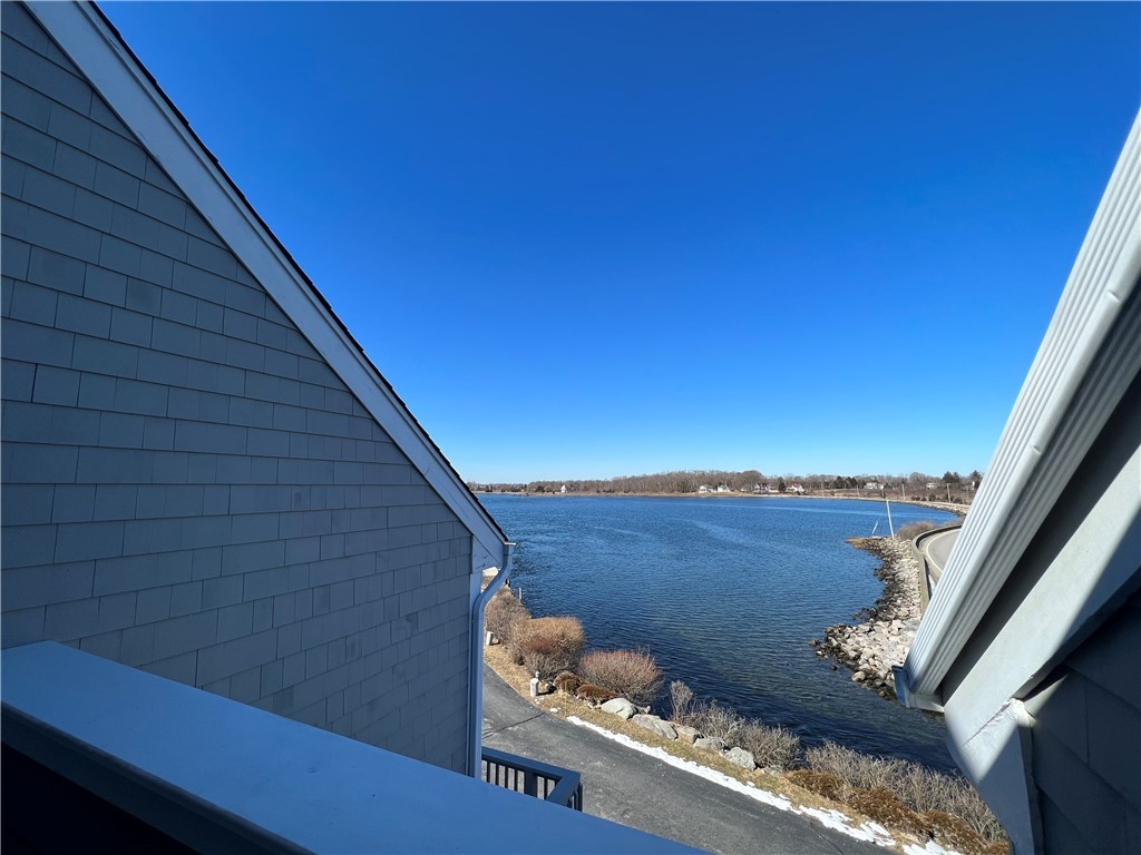 9 Poppasquash Road Bristol, RI 02809 - Photo 12 of 36