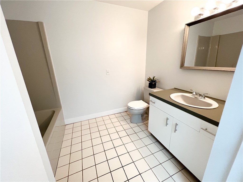 9 Poppasquash Road Bristol, RI 02809 - Photo 13 of 36