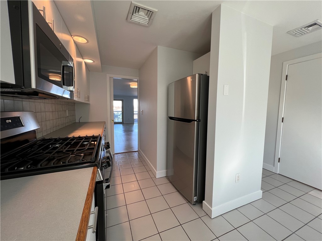 9 Poppasquash Road Bristol, RI 02809 - Photo 2 of 36